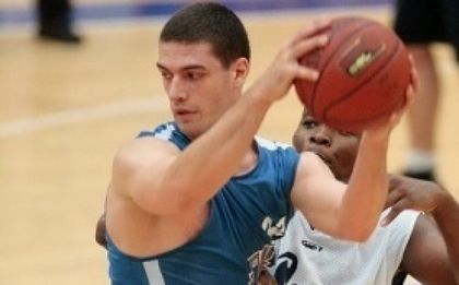 Илиан Евтимов с добър мач за Елан Шалон в Европа