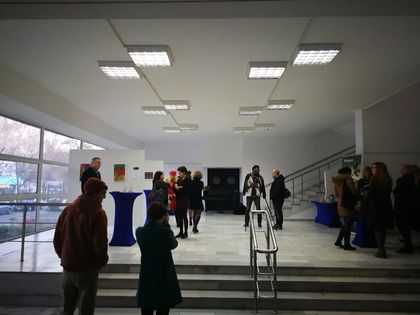 Затворници наредиха изложба с картини в Общинския съвет (СНИМКИ)