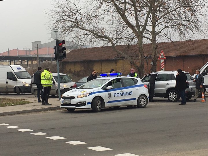 Отнето предимство е причината за мелето до 