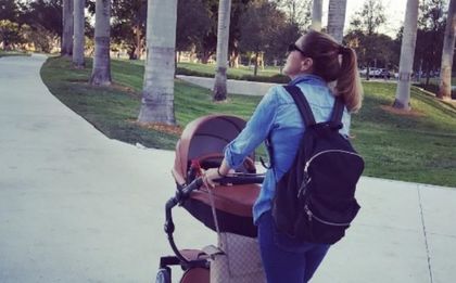 Съпругата на Христо Стоичков разходи внучката си в Маями