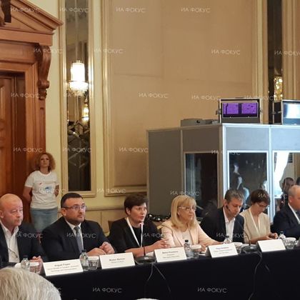 Министър Петя Аврамова: 96% от катастрофите през 2018 са станали заради нарушения на водачите