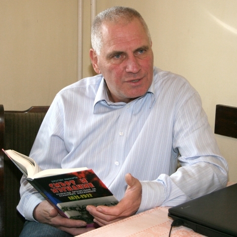 Стефан Шивачев направи книга - календар за 2016 година