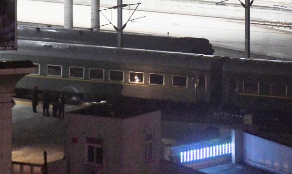 Бронираният влак на Ким Чен Ун пристигна в Китай