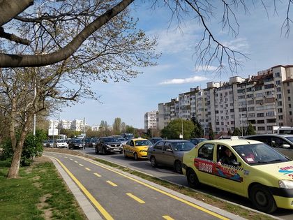 Варна: Затваряне на част от бул. „Васил Левски“ предизвика огромни задръствания в района преди кръстовището с ул. „Подвис“