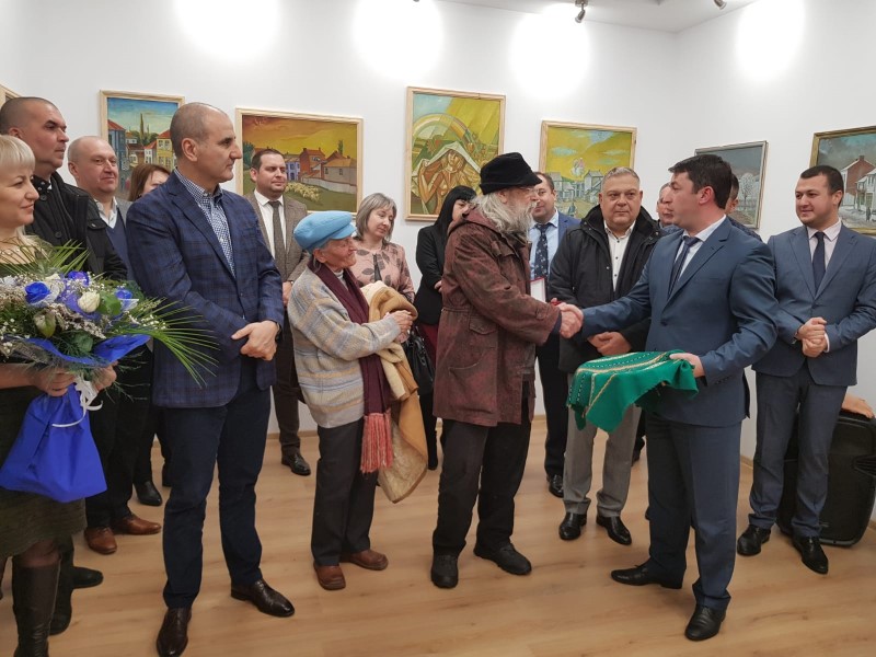 Председателят на ПГ на ГЕРБ Цветан Цветанов присъства на откриването на картинна галерия в Годеч