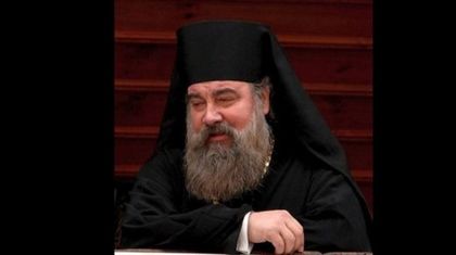 Скандален поп щипе сервитьорки, забъркан е в порноклипчета и оргии с монахини