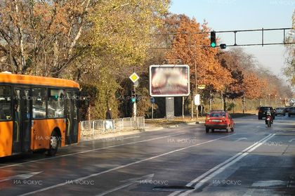 София: Автобус по линия 108 на градския транспорт е катастрофирал в стълб на ул. „Илиенско шосе“, след като на шофьорът му е прилошало