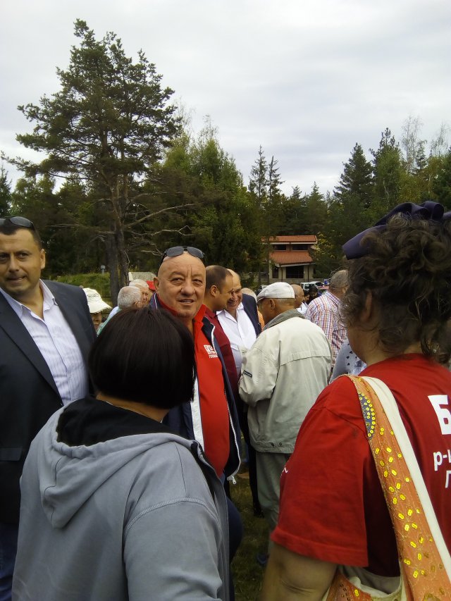 Вижте как Гергов нахъсва социалистите на Копривките