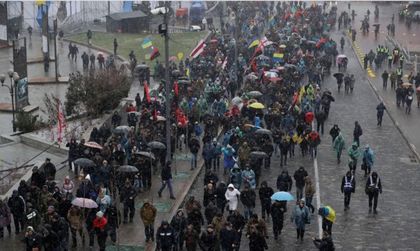 Драми в Киев! Хора на Саакашвили искат оставка на Порошенко