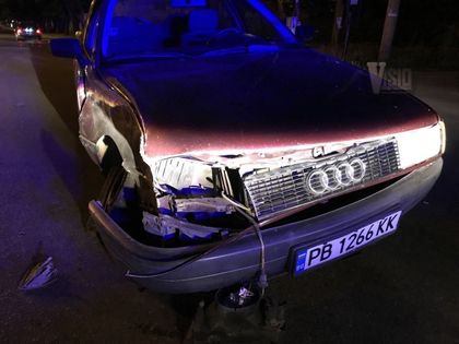 Бус блъсна ауди на прелеза на Пещерско ВИДЕО и СНИМКИ