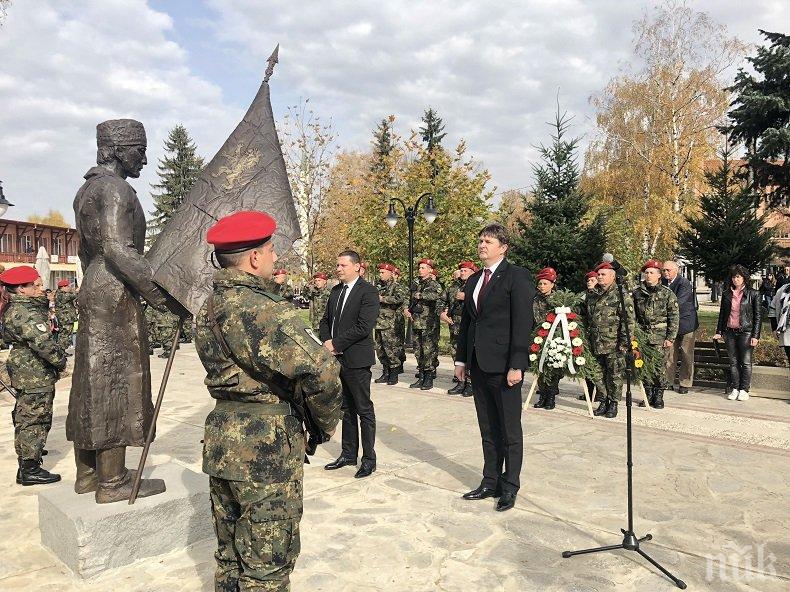 В Деня на Будителите Илиан Тодоров откри паметник на опълченците в Самоков