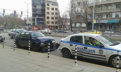 Сблъсъци на 4 коли и 2 автобуса в рамките на час до моста на Герджика!