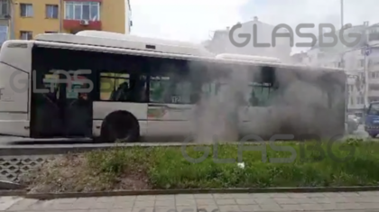 ЕКСКЛУЗИВНО ВИДЕО: Рейс се запали в Пловдив! Вратите му блокираха, пътници изпаднаха в паника, че ще се задушат