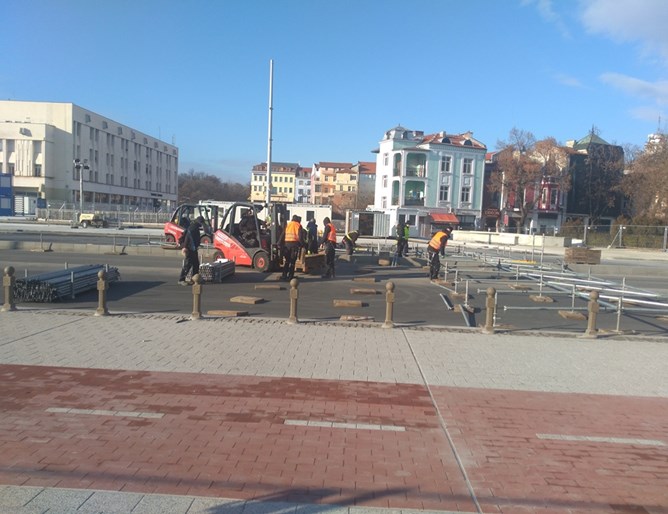 Строят първото ниво на сцената кула в Пловдив за откриване ЕСК