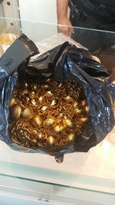 Ето го незаконното злато иззето от Икономическа полиция в Столипиново, задържаният с парична гаранция (СНИМКИ)