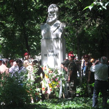 Пловдив: Венци и цветя ще бъдат положени пред паметника на Христо Ботев в града на 2 юни