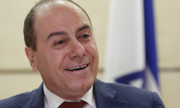 Израелският вицепремиер Силван Шалом подаде оставка