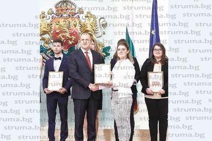 Лична драма с прегазеното й куче роди есе и донесе едногодишна стипендия от 6000 лв. на ЮЗУ студентката Р. Гавазка