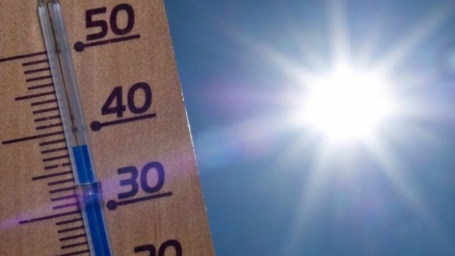 Едва 9 е, а термометърът отчита 37 градуса