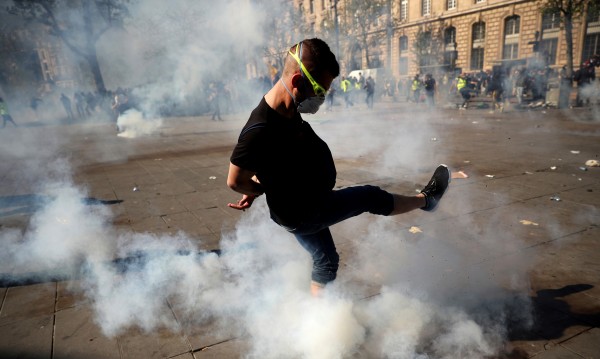 Пак сблъсъци в Париж на протест на 