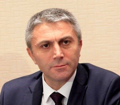 ДПС подари устройство за изкуствено зрение на Орхан Мурад