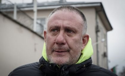 Прокуратурата нищи сам ли се е наръгал д-р Димитров, който уби Жоро Плъха