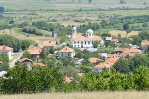 Разбеснял се свещеник счупи черепа на сина си!