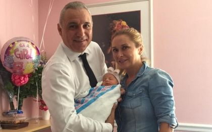 Триото Меси-Суарес-Неймар с подарък за внучката на Камата