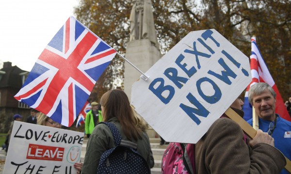 Великобритания, година по-късно: И за какво ни беше този Brexit!?