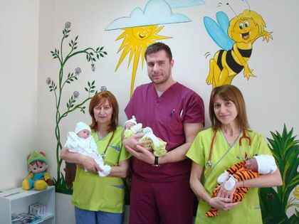 След двумесечна борба за живот: Изписаха тризнаците от Пловдив (СНИМКИ)