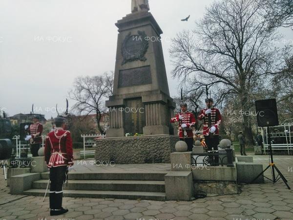 София: Стотици граждани поднесоха венци и цветя на Мемориала на Одринци в столицата в памет на героите от Одринската епопея