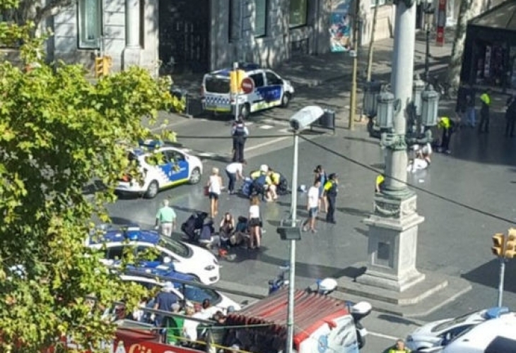 Появиха се първи СНИМКИ на един от терористите в Барселона, арестуван е заподозрян (ВИДЕО)