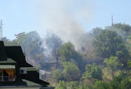 Огнен ад в Благоевград! Пожар гори, пламъци са тръгнали към нови жилищни кооперации