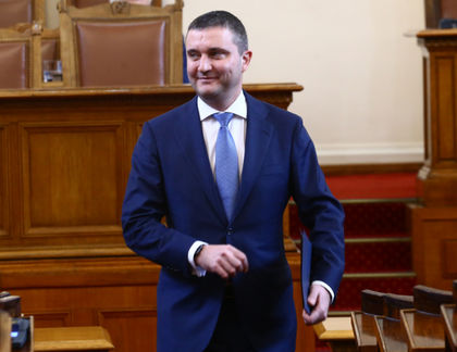 Горанов обясни с цифри какво ще се случи със заплатите