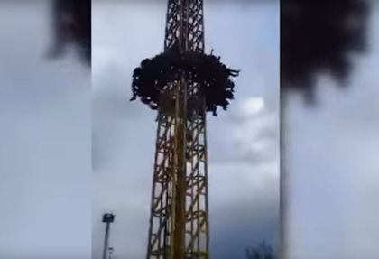 Ужас в Турция! Атракцион се счупи и се срути с хора на него (ВИДЕО)