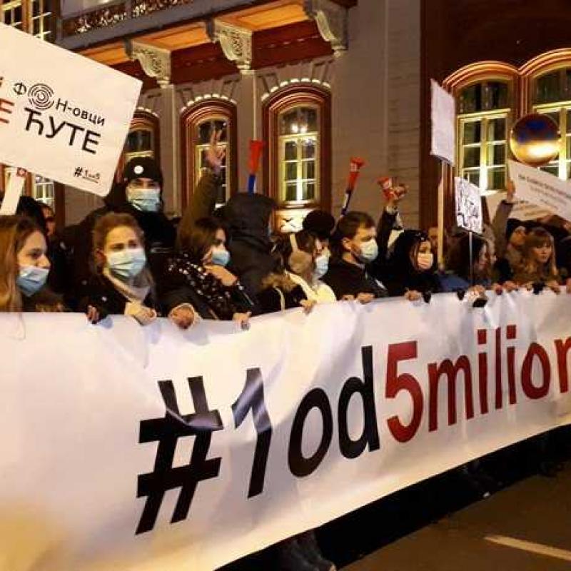 „Макфакс“ (Македония): Протестът в Белград започна с минута мълчание в памет на жертвите на бомбардировките