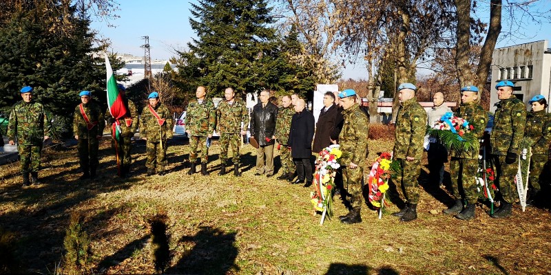 Отдаваме почит към българските военнослужещи, загинали в операцията за стабилизиране и възстановяване на Ирак