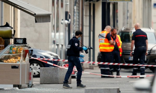 Полицията издирва заподозрян за взрива в Лион