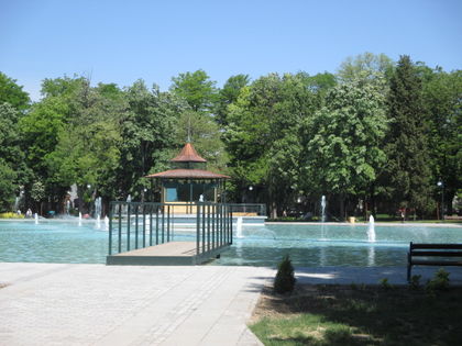 Служители на 