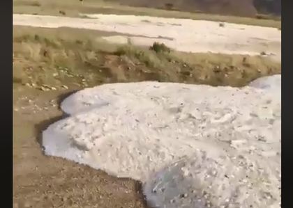 Река от лед заля пустинята в Саудитска Арабия (ВИДЕО)