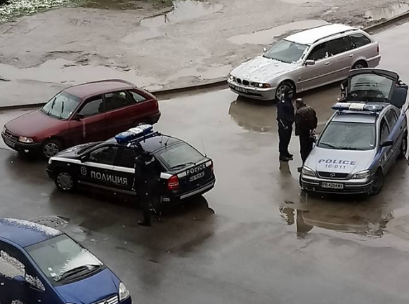 Екшън в Кючука! Полицаи закопчаха мъж след гонка (СНИМКИ)
