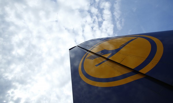 Lufthansa отмени близо 900 полета за днес