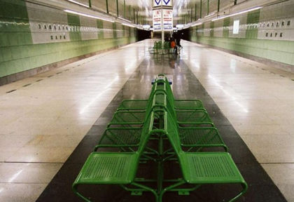 Трагедия! Жена почина за секунди на метростанция