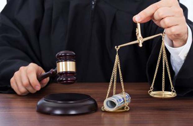 Бизнес дама иска 22 460 лева от прокуратурата