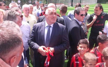 Премиерът: Може и 100 мил.да отпуснем за футбол, но нека ме убедят