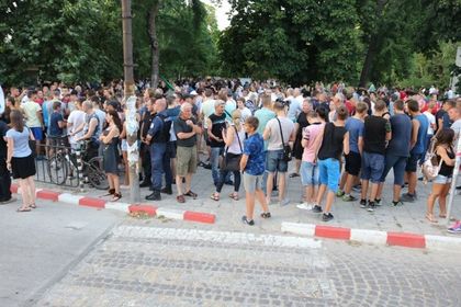 Внасят днес в Народното събрание подписката на протестиращите в Асеновград