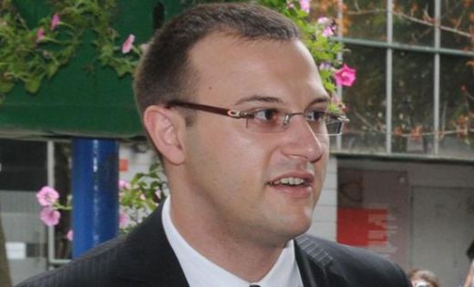 Сидеров не е жертва на властта, а неин слуга