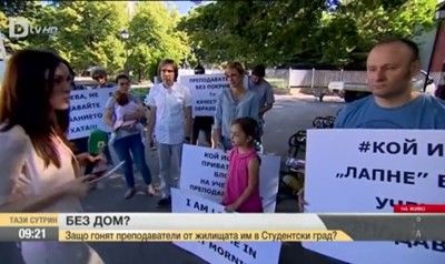 Учени излизат на протест пред Народното събрание, гонят ги от блок в Студентски град