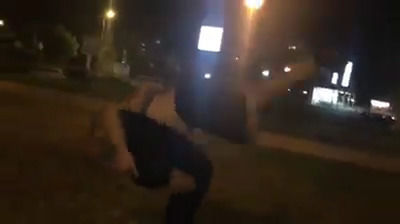 ВИДЕО: Тошо Куката заби мъж в земята с все сила!