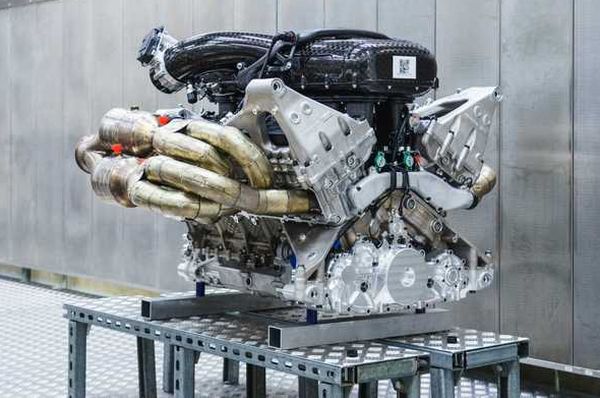 Cosworth направи 3-цилиндров мотор с 250 коня Двигателят отговаря на всички екологични изисквания